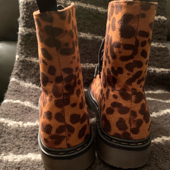 CHARLES ALBERT animal print, lace up boots. NWNT. Size 6. - Picture 8 of 8